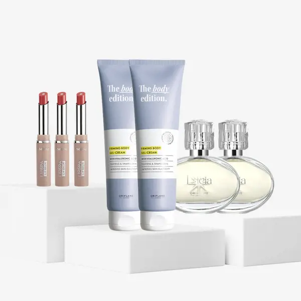 Eine Gruppe von Kosmetikprodukten auf einem weißen Podest