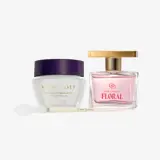 um conjunto de frascos de cosméticos