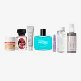 un grupo de frascos de cosméticos