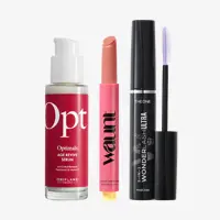 en gruppe af makeup-produkter