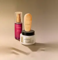 مجموعة من زجاجات مستحضرات التجميل