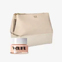 un tarro de crema junto a una bolsa