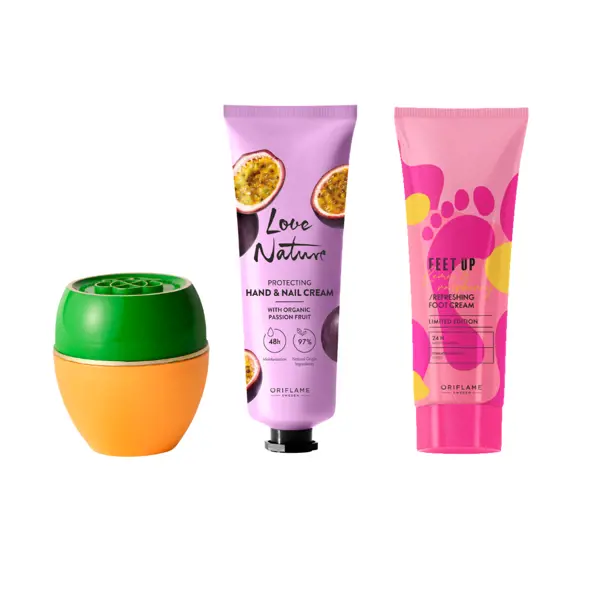 een groep flesjes crème en nagelcrème