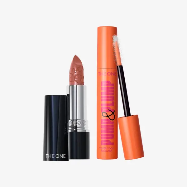 sebuah lipstik dan maskara dengan latar belakang putih