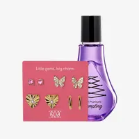 un frasco de perfume con unos pendientes y una tarjeta
