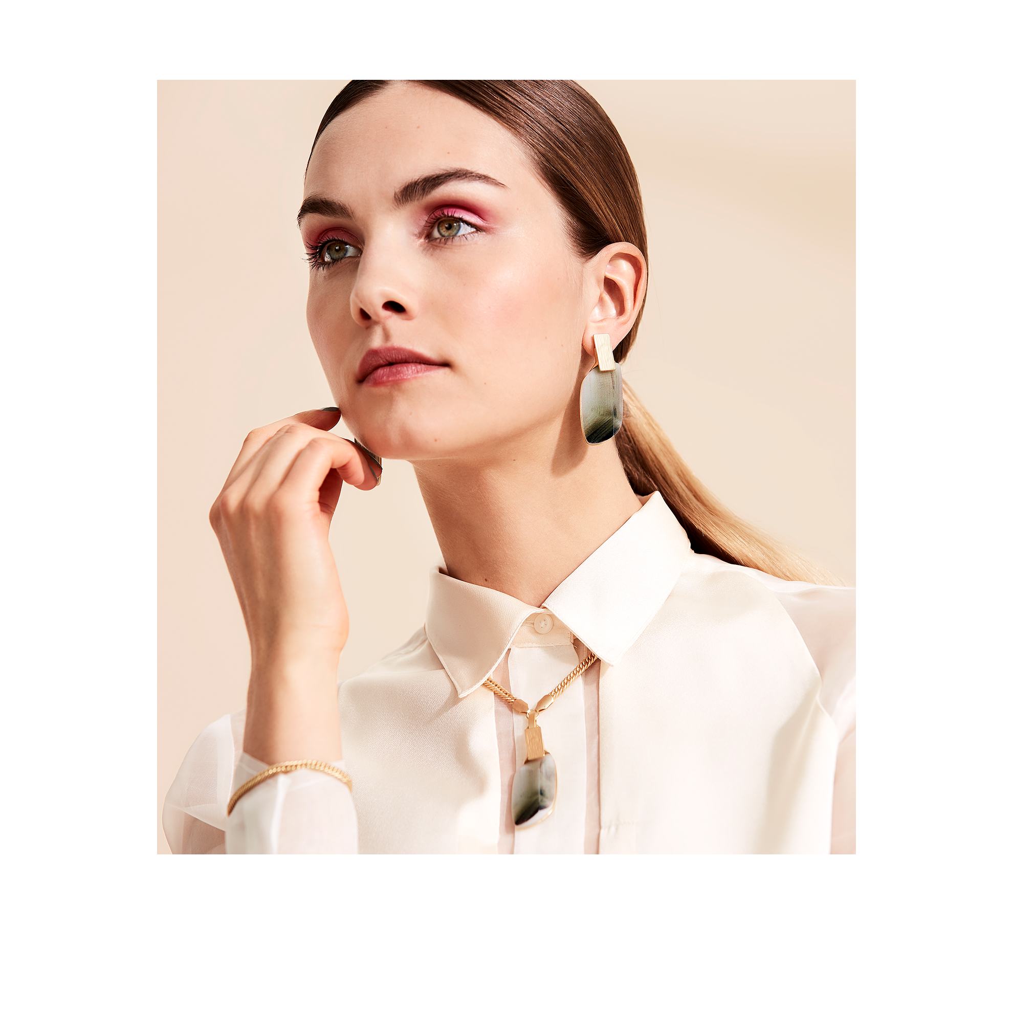 https://media-cdn.oriflame.com/productImage?externalMediaId=product-management-media%2fProducts%2f37329%2f37329_2.png&id=2024-03-11T09-56-37-465Z_MediaMigration&version=1633673711
