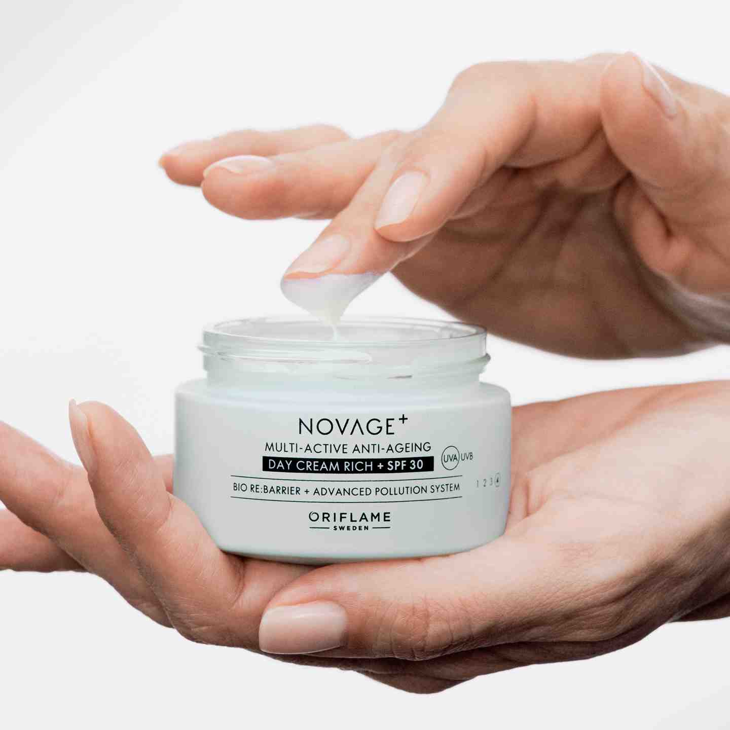 https://media-cdn.oriflame.com/productImage?externalMediaId=product-management-media%2FProducts%2F41048%2F41048_3.png&id=17447738&version=2&ib=%23F5F5F5
