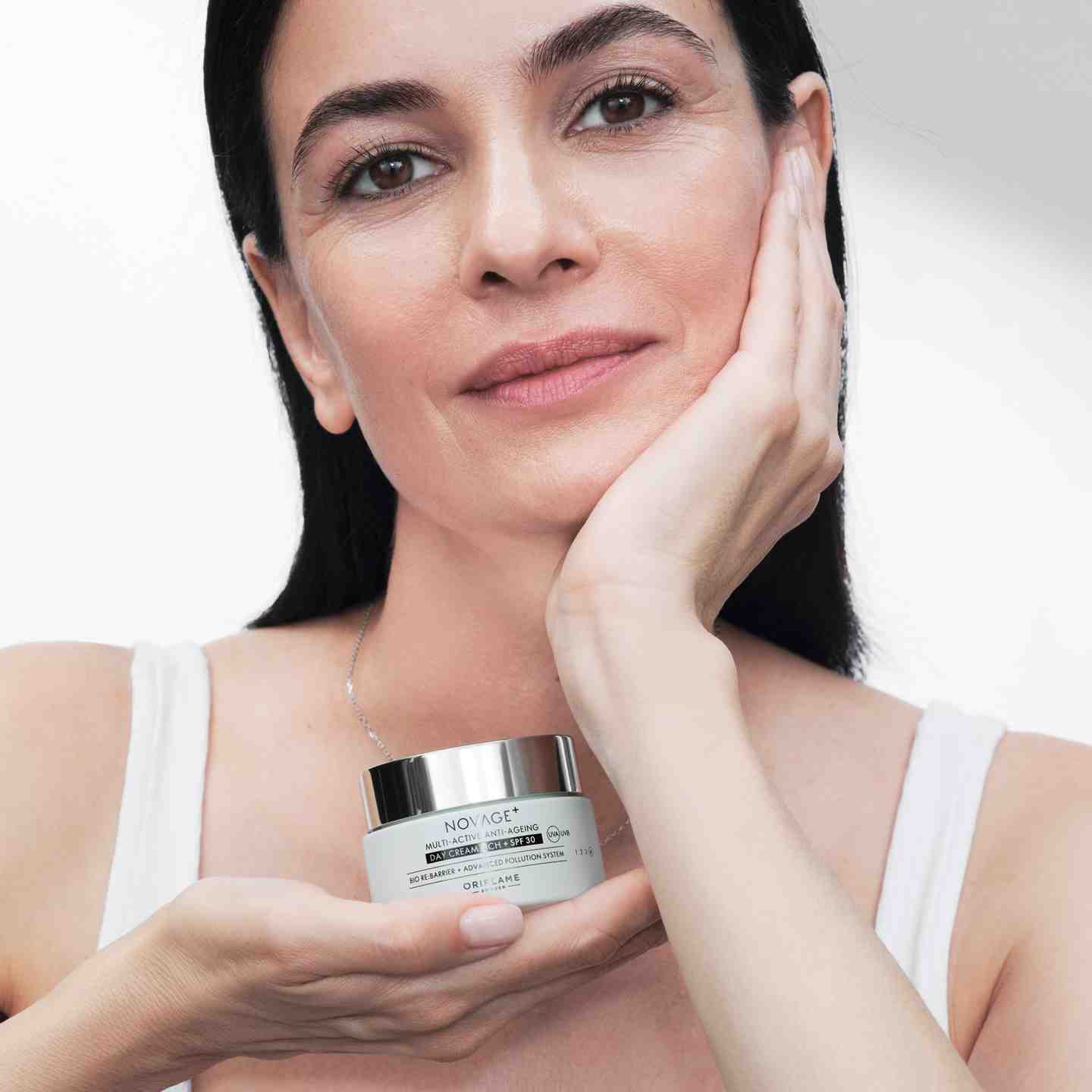https://media-cdn.oriflame.com/productImage?externalMediaId=product-management-media%2FProducts%2F41048%2F41048_4.png&id=17447739&version=2&ib=%23F5F5F5
