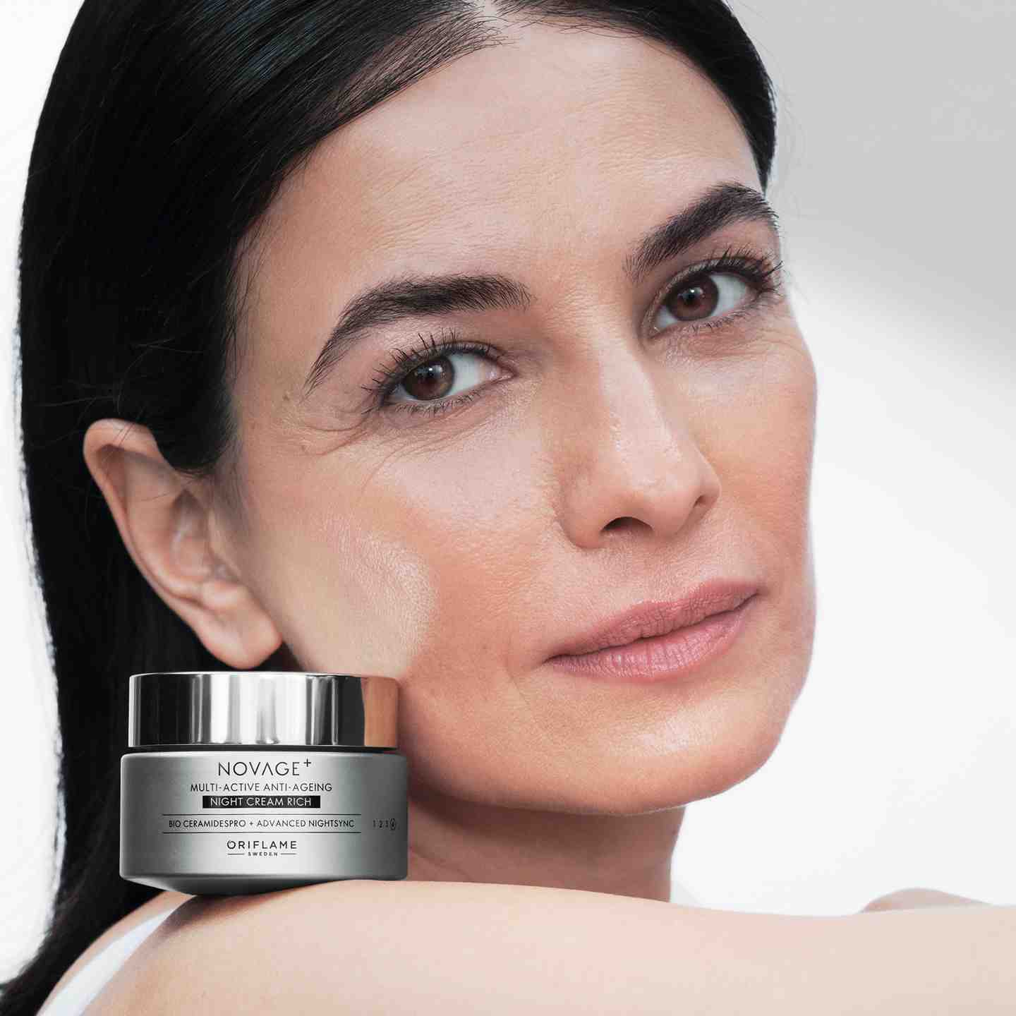 https://media-cdn.oriflame.com/productImage?externalMediaId=product-management-media%2FProducts%2F41058%2F41058_4.png&id=17447610&version=1&ib=%23F5F5F5