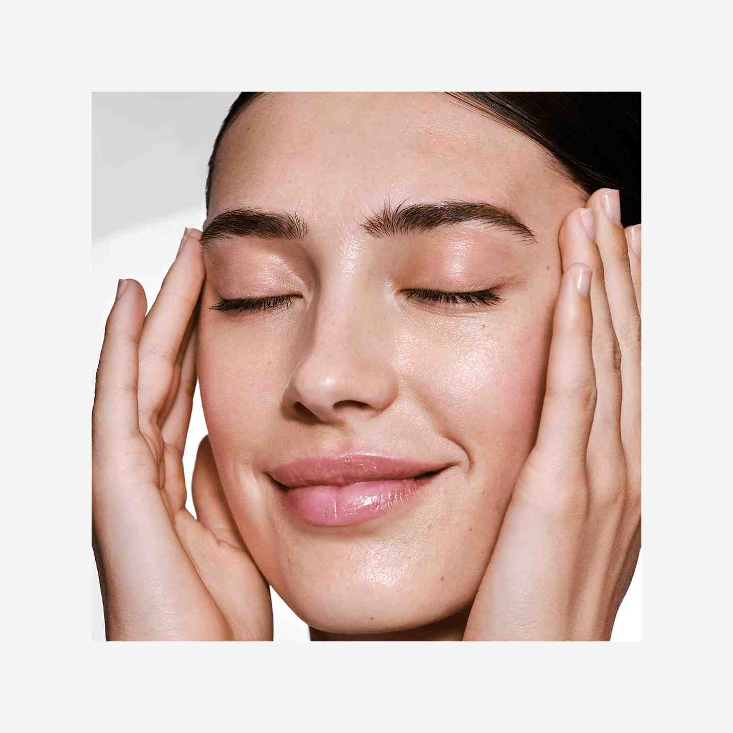 https://media-cdn.oriflame.com/productImage?externalMediaId=product-management-media%2FProducts%2F42256%2F42256_5.png&id=18501028&version=4&ib=%23F5F5F5