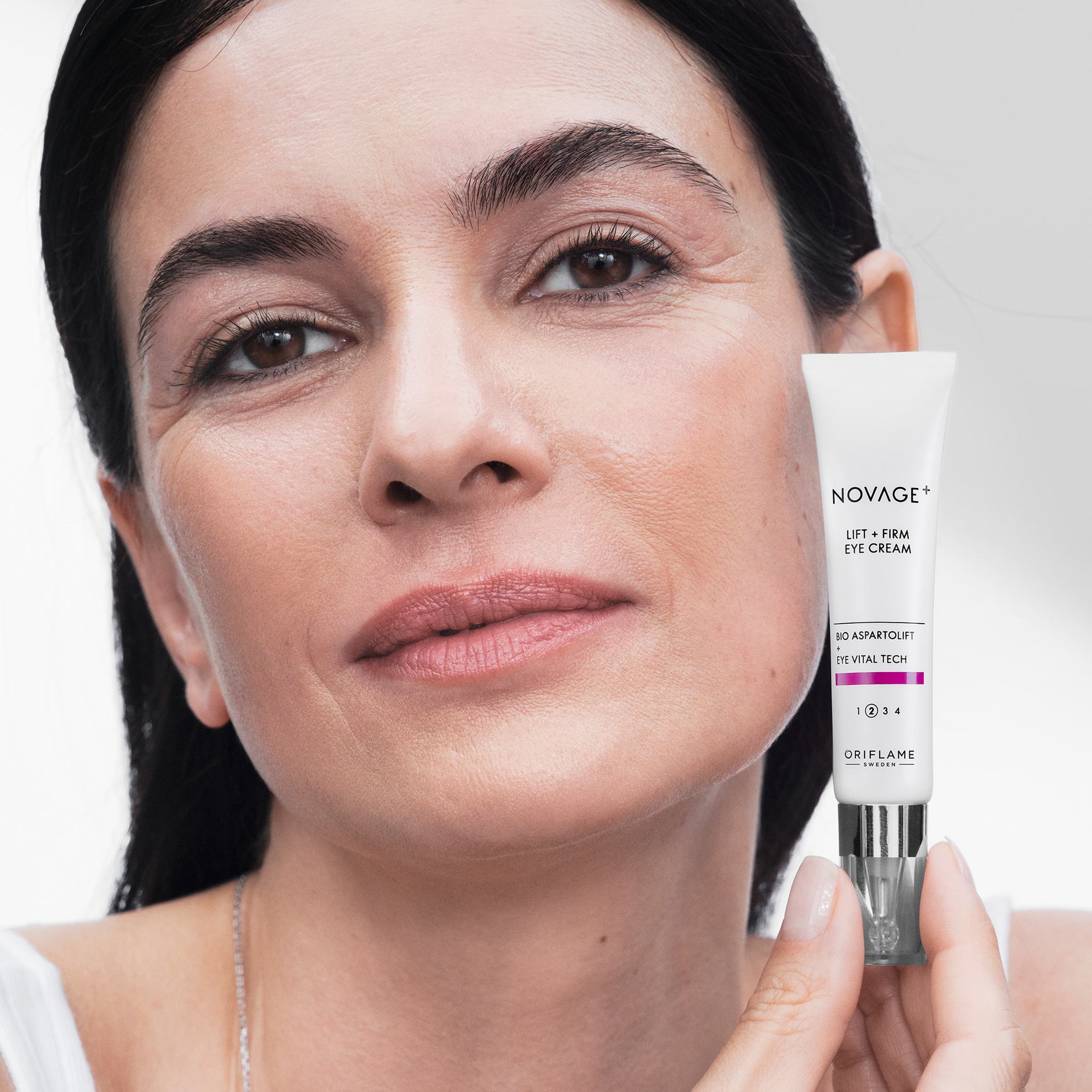 https://media-cdn.oriflame.com/productImage?externalMediaId=product-management-media%2fProducts%2f42425%2f42425_3.png&id=17447664&version=4