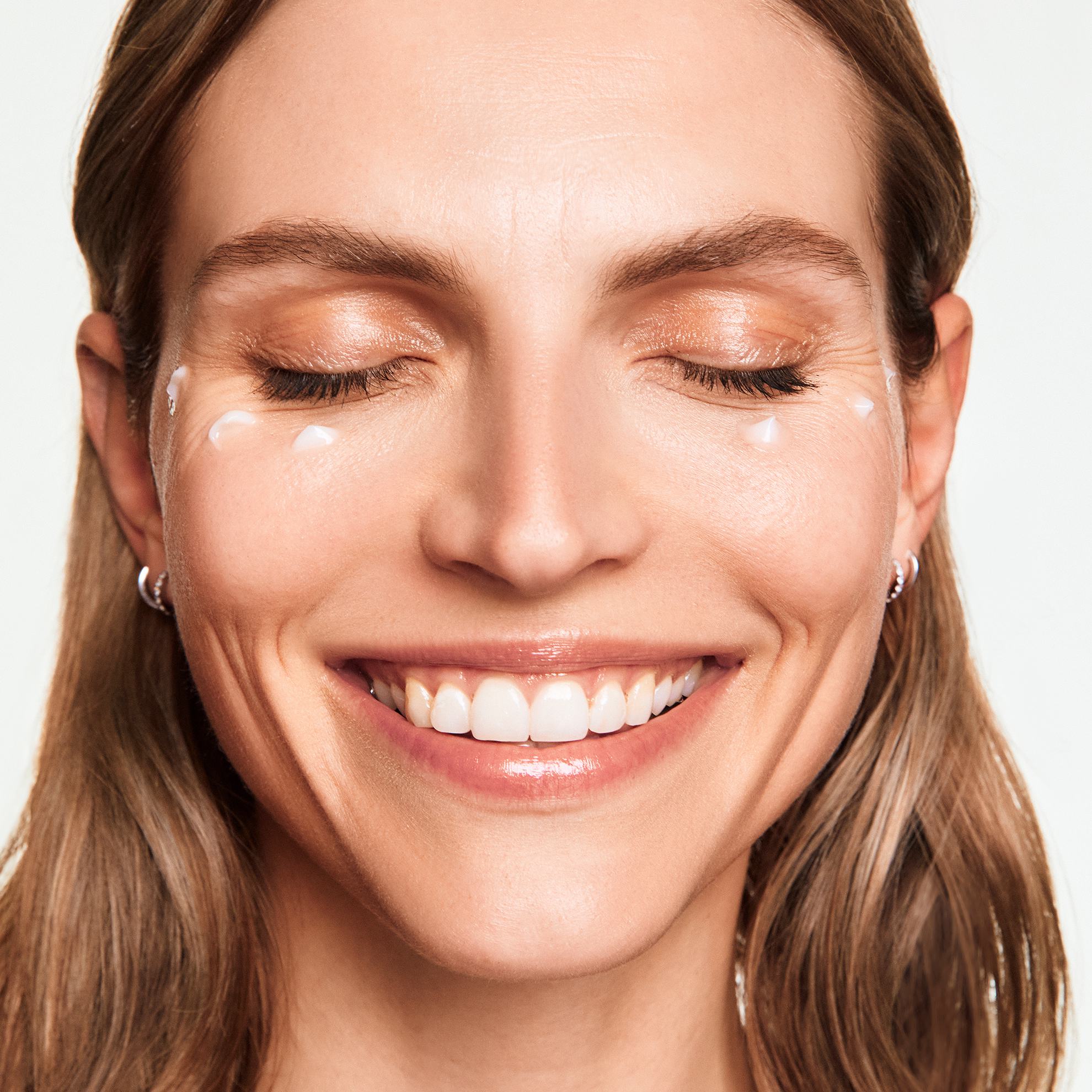 https://media-cdn.oriflame.com/productImage?externalMediaId=product-management-media%2fProducts%2f42425%2f42425_4.png&id=17447663&version=5