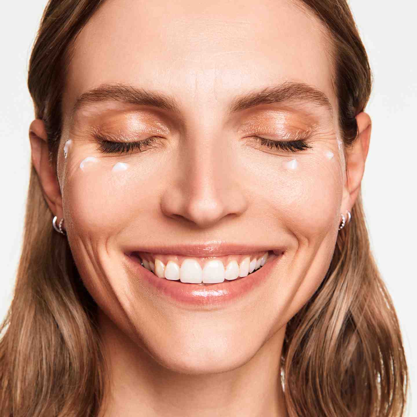https://media-cdn.oriflame.com/productImage?externalMediaId=product-management-media%2FProducts%2F42425%2F42425_4.png&id=2024-03-11T10-25-44-269Z_MediaMigration&version=1675683045&ib=%23F5F5F5