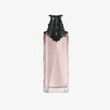 o sticlă de parfum
