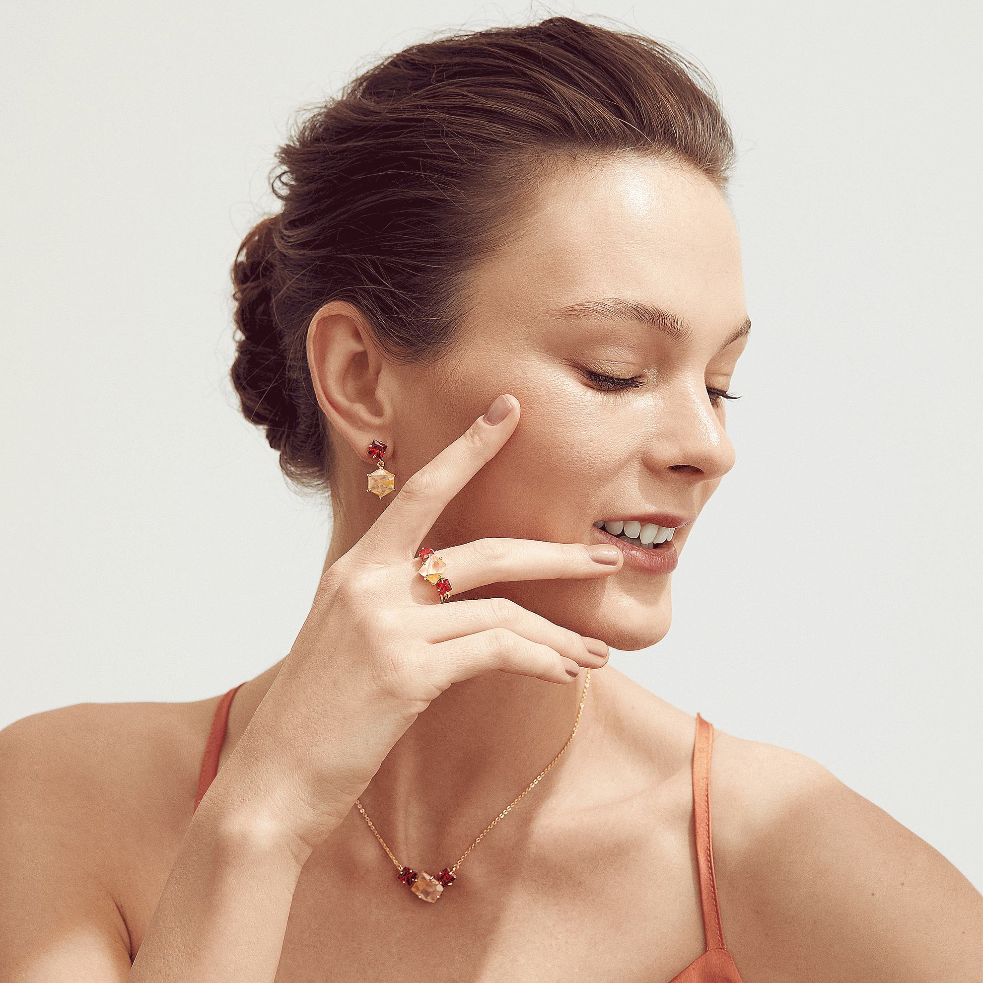 https://media-cdn.oriflame.com/productImage?externalMediaId=product-management-media%2fProducts%2f44985%2fMD%2f44985_2.png&id=2024-03-11T11-17-30-946Z_MediaMigration&version=1634806834