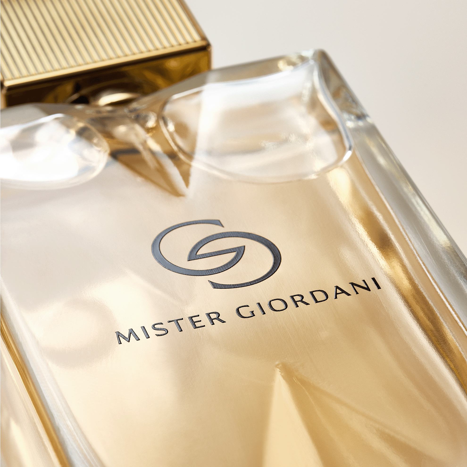 https://media-cdn.oriflame.com/productImage?externalMediaId=product-management-media%2fProducts%2f46045%2fGR%2f46045_8.png&id=20209326&version=1