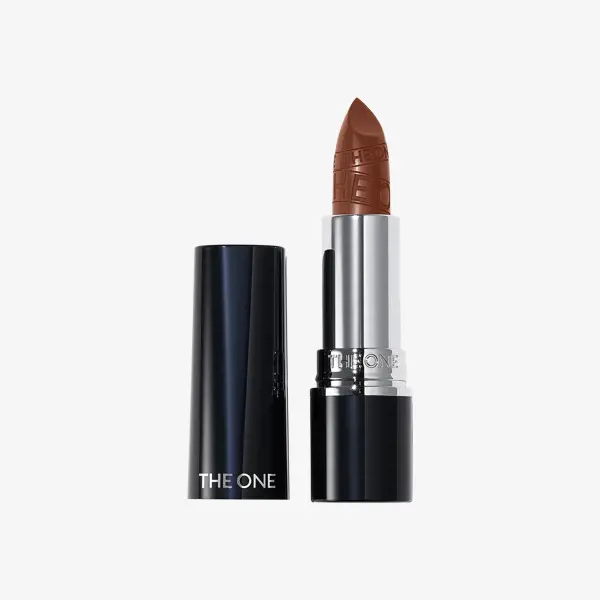 lipstik cokelat dalam tabung hitam