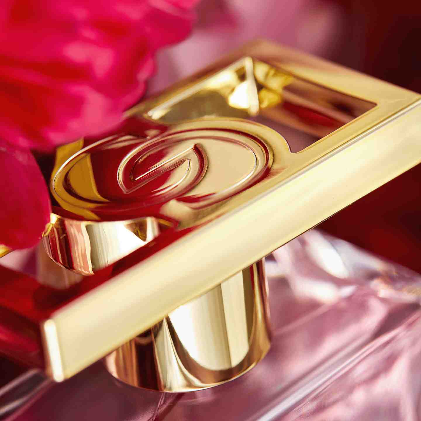 https://media-cdn.oriflame.com/productImage?externalMediaId=product-management-media%2FProducts%2F46718%2F46718_3.png&id=18201778&version=1&ib=%23F5F5F5