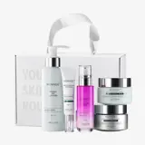 un grupo de frascos y una caja blanca