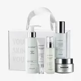 bir guruh oq shisha va oq quti