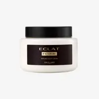un pot blanc avec une étiquette noire
