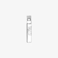 botol bening dengan cairan bening