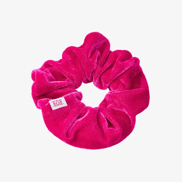 սպիտակ պիտակով վարդագույն սկրունչի