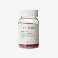 eine Flasche rote Gummibonbons
