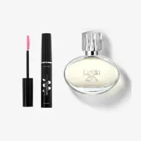 o sticlă de parfum lângă un rimel
