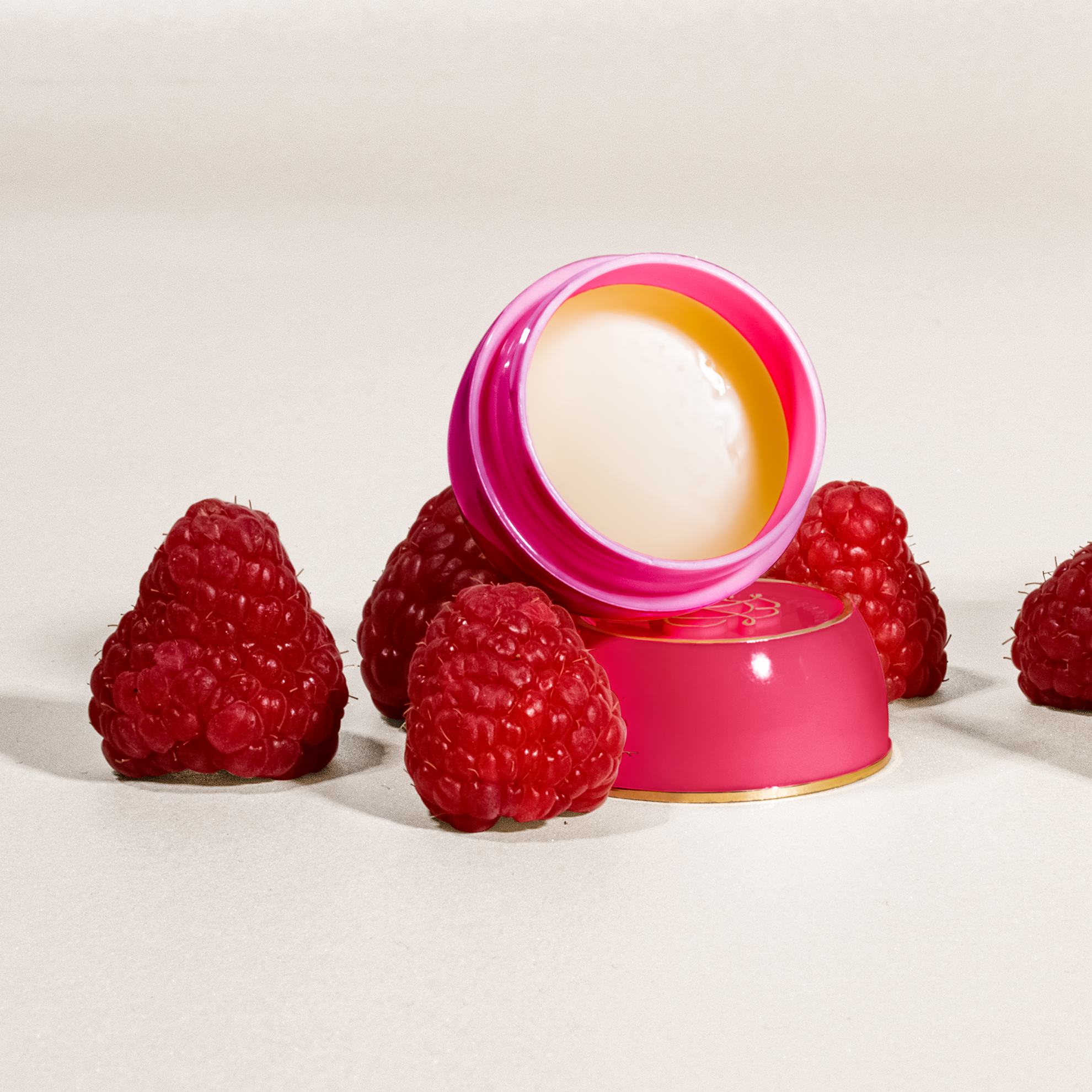 https://media-cdn.oriflame.com/productImage?externalMediaId=product-management-media%2fProducts%2f547147%2f547147_3.png&id=20015342&version=1