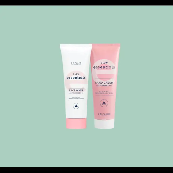 pembe ve beyaz kaplardan oluşan bir grup