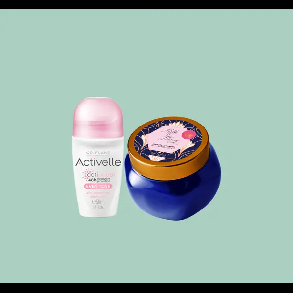 pembe kapaklı beyaz kabın yanında beyaz kapaklı mavi kavanoz