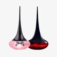 un par de frascos de perfume con la Torre Eiffel de fondo