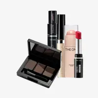 un grupo de productos de maquillaje