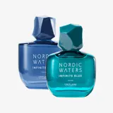 dos frascos de perfume azul y verde