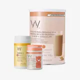 un grupo de envases con etiquetas