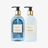 un par de botellas de jabón líquido