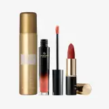 un grupo de productos de maquillaje