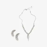 un collar y unos pendientes con diamantes