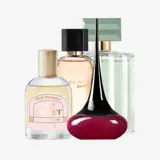 un grupo de frascos de perfume