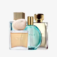 un grupo de frascos de perfume