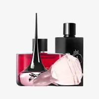 un grupo de frascos de perfume