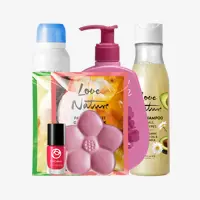 un grupo de botellas de champú y esmalte de uñas