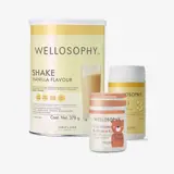 un grupo de envases con etiquetas