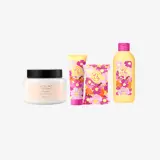 un grupo de frascos de cosméticos