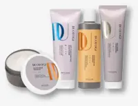 un grupo de frascos de cosméticos