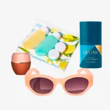 un grupo de gafas de sol y un frasco de desodorante