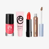 un grupo de productos de maquillaje