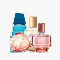 un grupo de frascos de perfume