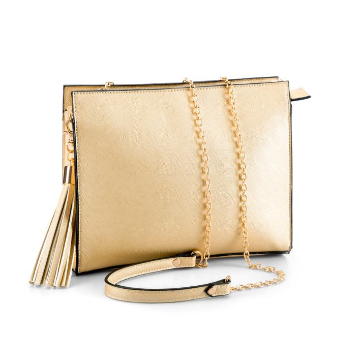o poșetă aurie cu un lanț
